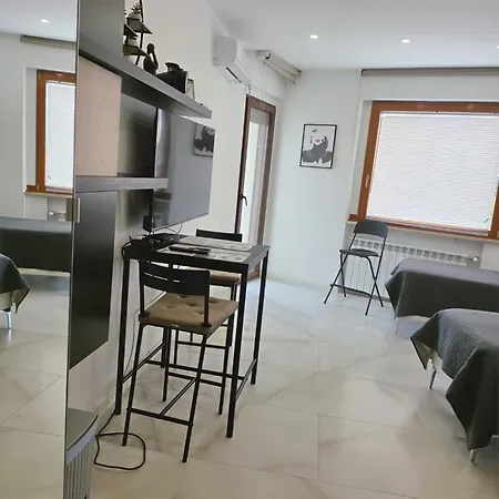 Sanzio, Centro Apartment *